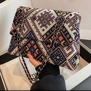 NWOT Aztec Pattern Cloth Shoulder Bag
